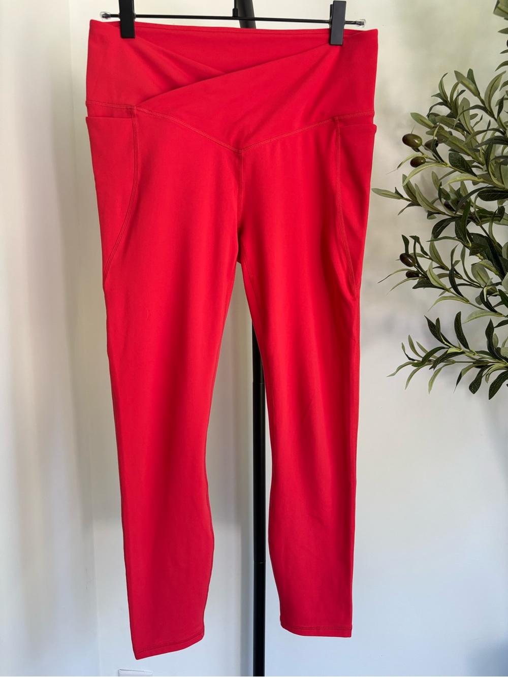 • [Fabletics] Red Leggings •